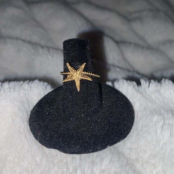 Gold tone starfish ring - Picture 1 of 3